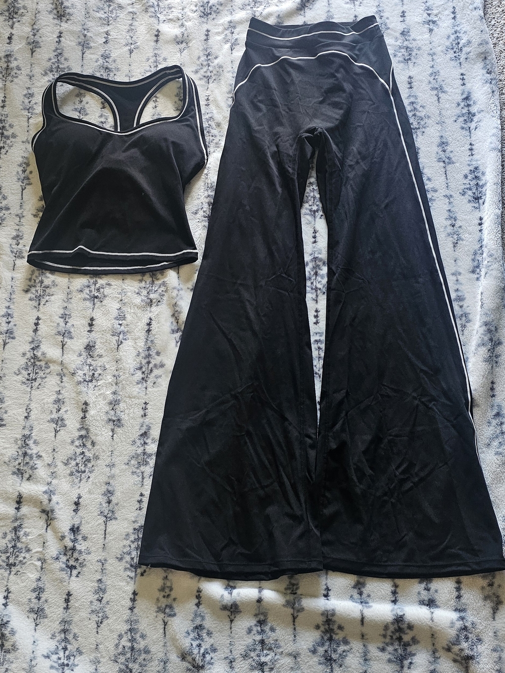 Women’s Athletic Set. Tank and Black Wide-Leg Athletic Pants
